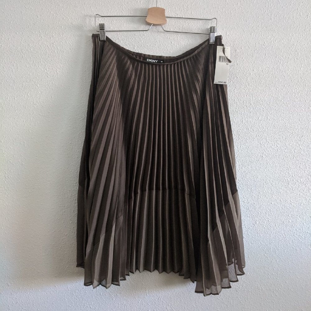 NWT DKNY Asymmetrical Pleated Skirt Size 10